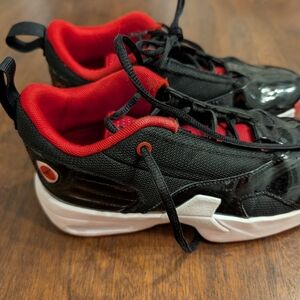 Jordans Max Aura Kids 4Y